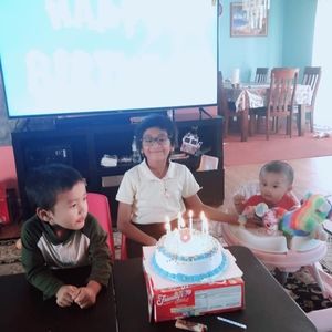 Meet your Posher, Khin